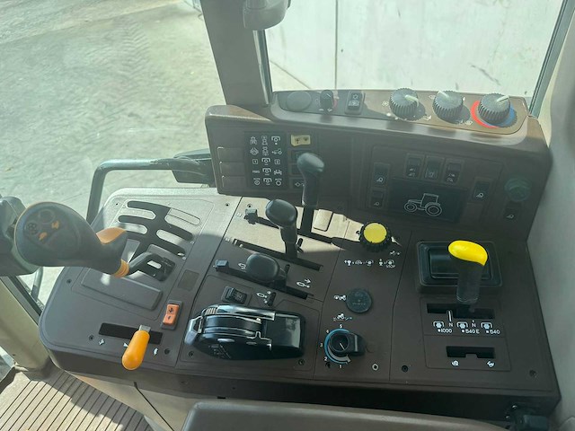 John deere - 6820 - 4-wheel drive tractor - 2001 - afbeelding 6 van  17
