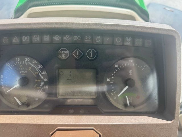 John deere - 6820 - 4-wheel drive tractor - 2001 - afbeelding 8 van  17