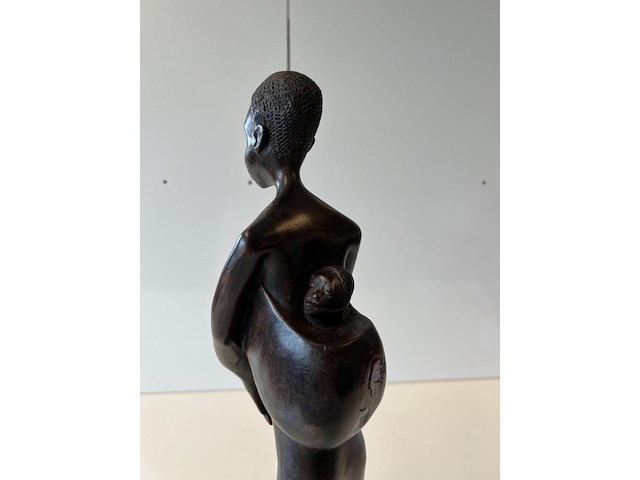 Jonge moeder met 2 kinderen - afbeelding 3 van  5