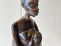 Jonge moeder met 2 kinderen - afbeelding 4 van  5