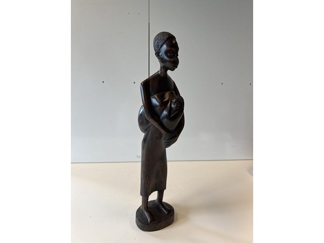 Jonge moeder met 2 kinderen - afbeelding 5 van  5