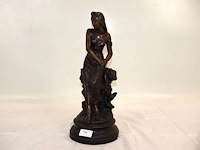 Jonge vrouw - e. carlier