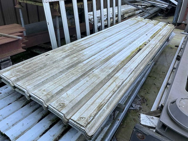 Joriside partij diverse pvc golfplaten en sandwichpanelen - afbeelding 1 van  6