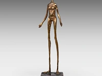 Joz de loose (1925-2011), 'hier ben ik', patinated bronze on a marble base. 28 cm. (11.01 in.)