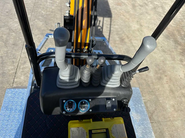 Jpc - 2025 - ht12 - minigraafmachine op aanhangwagen - afbeelding 40 van  43