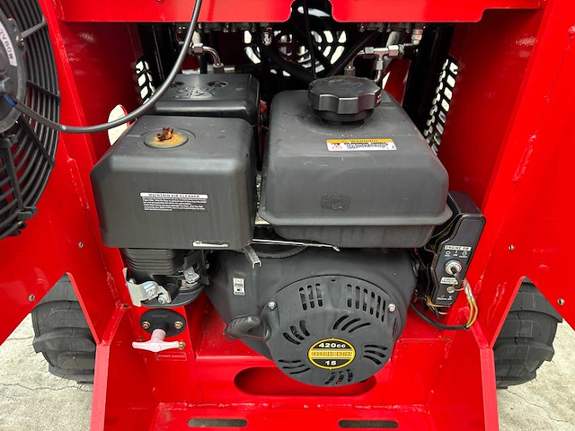 Jpc - 2025 - ht320 - mini-schranklader - afbeelding 13 van  22