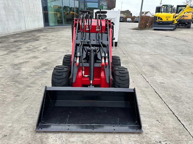 Jpc - 2025 - ht320 - mini-schranklader - afbeelding 15 van  22