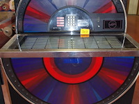 Juke box met singles - afbeelding 1 van  2