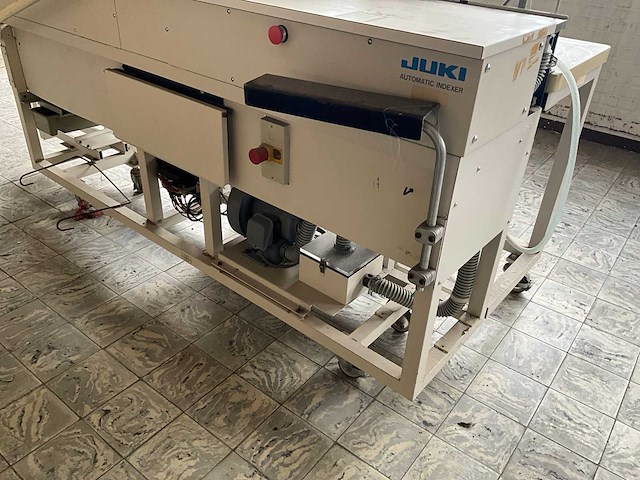 Juki acf-164-373n knopenaanzetautomaat - afbeelding 10 van  10