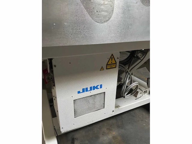 Juki ams-224en computergestuurde industriële naaimachine - afbeelding 3 van  13