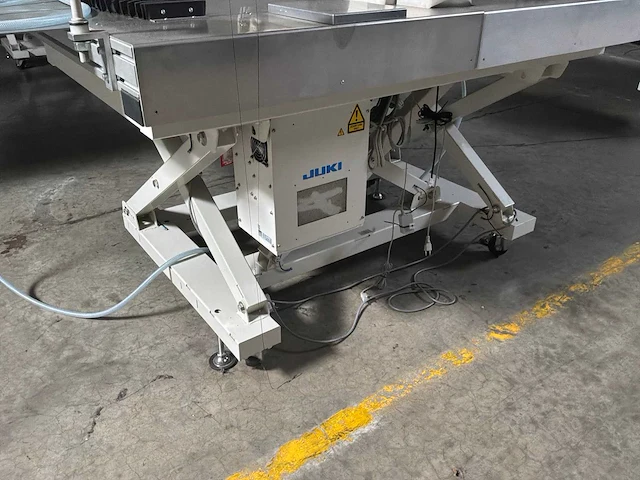 Juki ams-224en computergestuurde industriële naaimachine - afbeelding 2 van  13