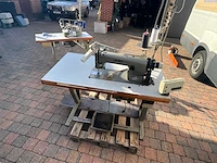 Juki industriële stiksteekmachine met onderstel, werkblad en bedieningspaneel