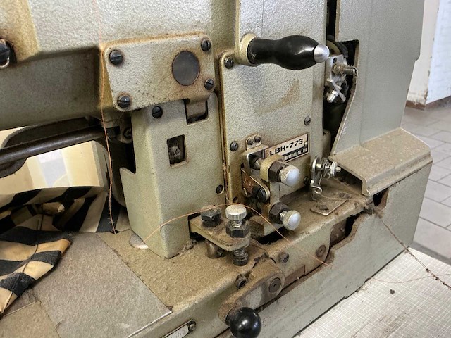 Juki lbh-773 knoopsgaten machine - afbeelding 4 van  5