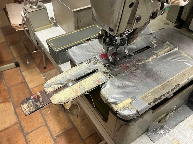 Juki lbh 773 knoopsgaten naaimachine (2x) - afbeelding 4 van  9