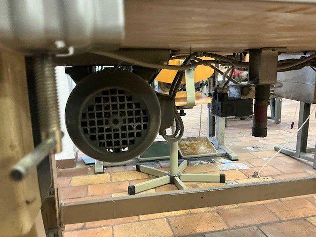 Juki lbh 773 knoopsgaten naaimachine (2x) - afbeelding 7 van  9