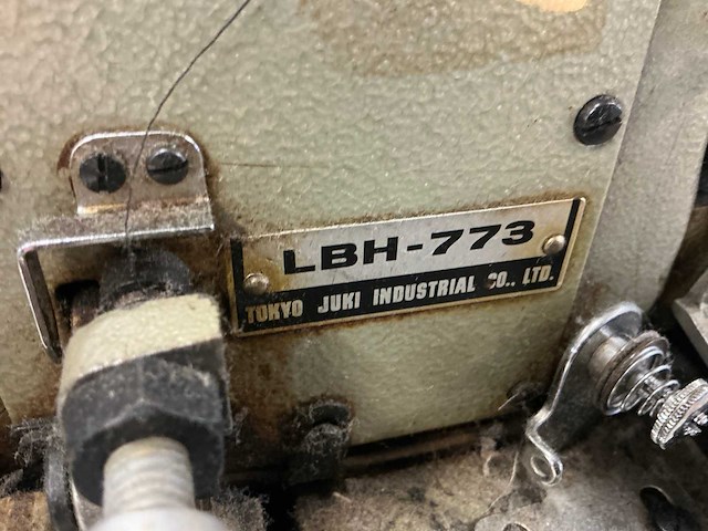 Juki lbh 773 knoopsgaten naaimachine (2x) - afbeelding 9 van  9