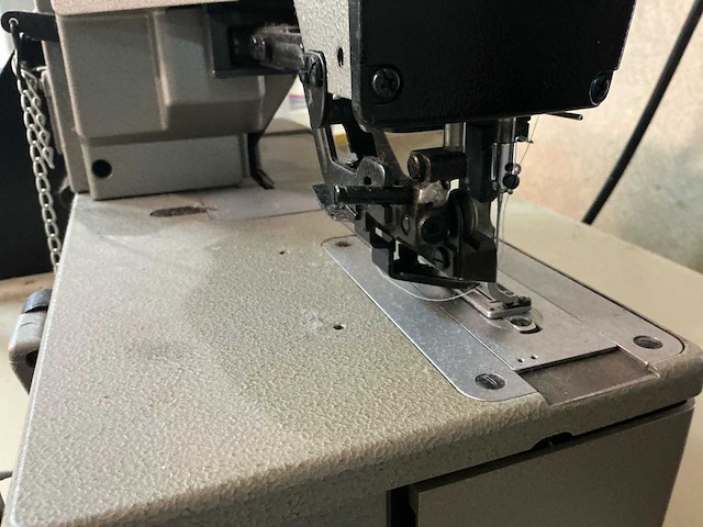 Juki lbh-790 naaimachine - knoopsgaten - afbeelding 2 van  10