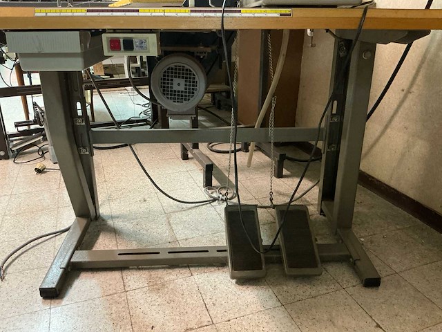 Juki lbh-790 naaimachine - knoopsgaten - afbeelding 3 van  10