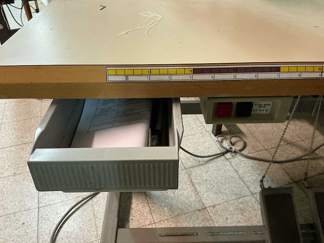 Juki lbh-790 naaimachine - knoopsgaten - afbeelding 9 van  10