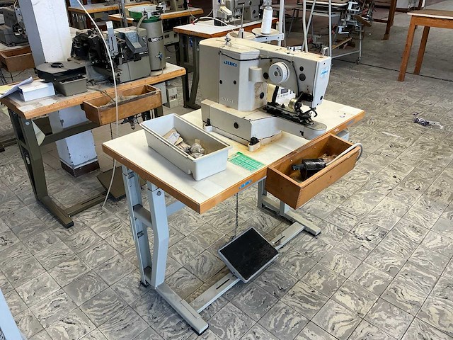 Juki lk 1903 302 knopenaanzetmachine - afbeelding 3 van  4
