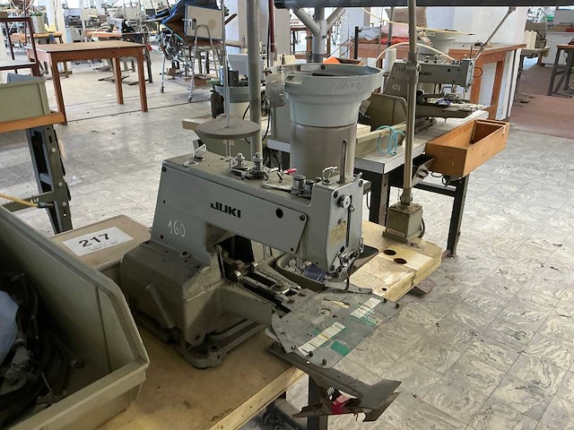 Juki mb 373 knopenaanzetmachine - afbeelding 2 van  6