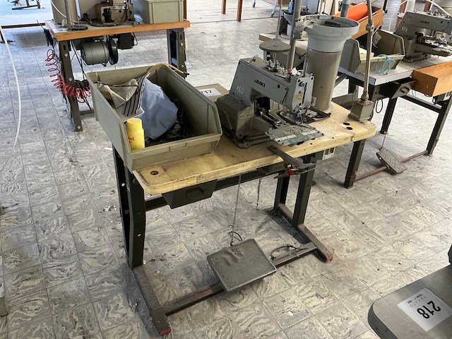 Juki mb 373 knopenaanzetmachine - afbeelding 6 van  6