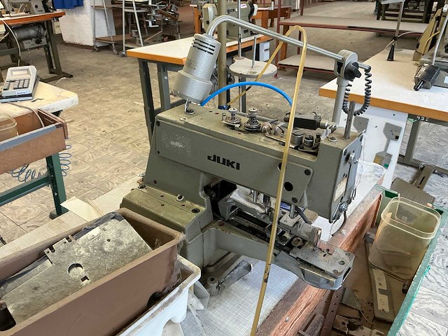 Juki mb 373 knopenaanzetmachine - afbeelding 2 van  5