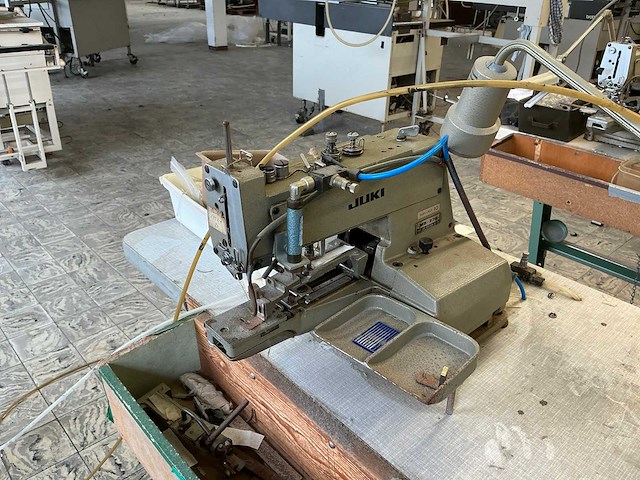 Juki mb 373 knopenaanzetmachine - afbeelding 3 van  5