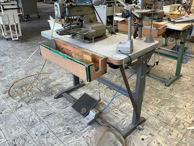 Juki mb 373 knopenaanzetmachine - afbeelding 5 van  5