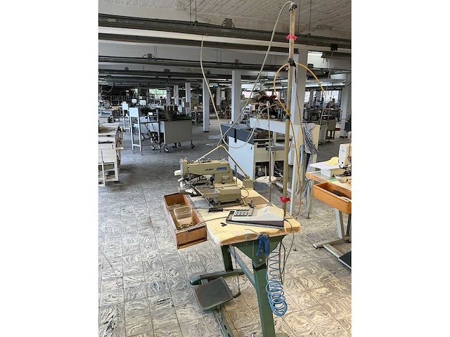 Juki mb 373 knopenaanzetmachine - afbeelding 4 van  5