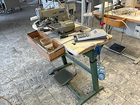 Juki mb 373 knopenaanzetmachine - afbeelding 5 van  5