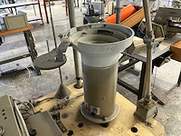 Juki mb 373 knopenaanzetmachine - afbeelding 6 van  6