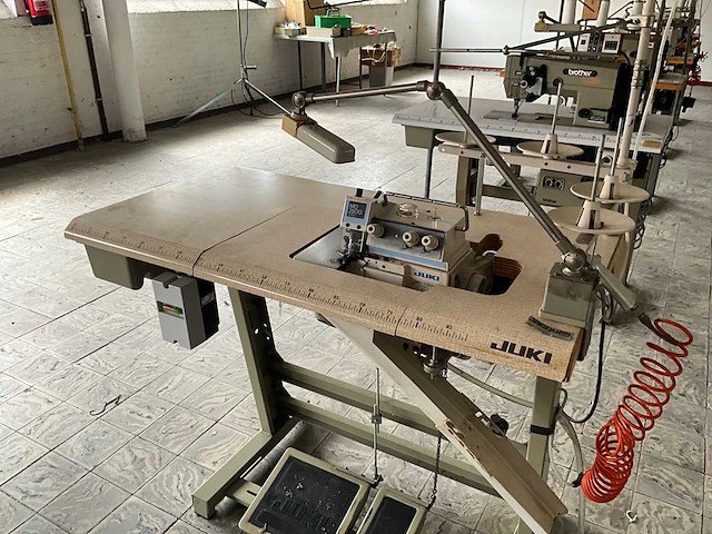 Juki mo 2504 n overlock machine - afbeelding 1 van  1