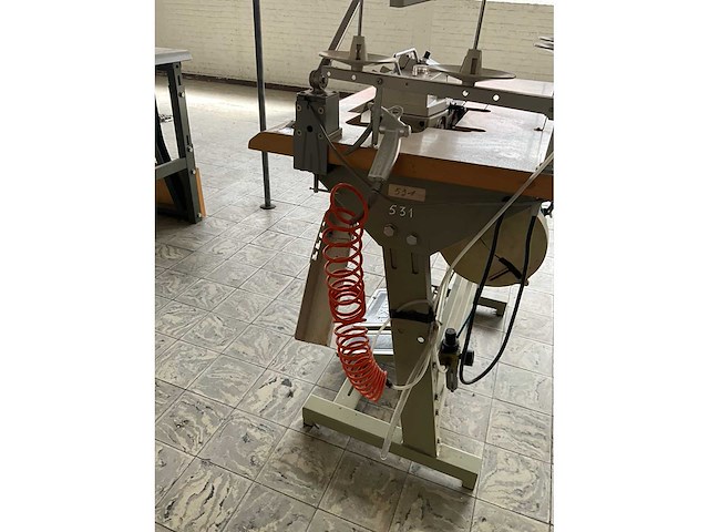 Juki mo 2504 n overlock machine - afbeelding 6 van  10