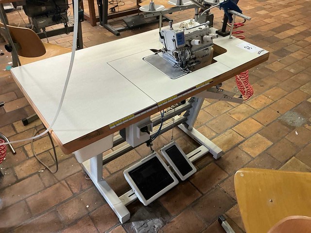 Juki mo-3904 naaimachine overlock - afbeelding 2 van  8
