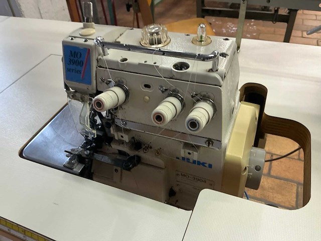 Juki mo-3904 naaimachine overlock - afbeelding 4 van  8