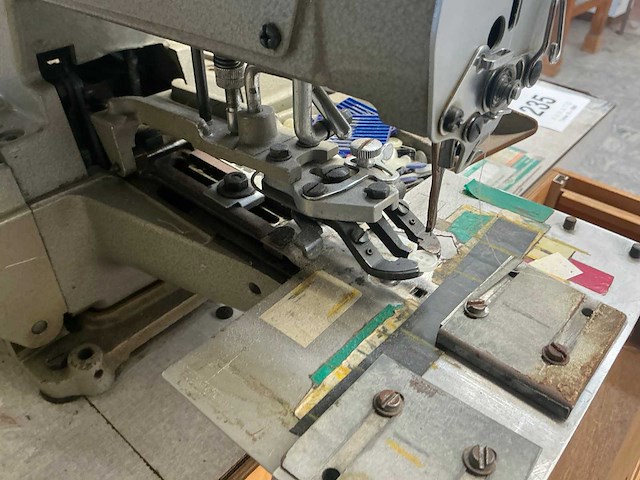 Juki z032 mb-373 knopen aanzet machine - afbeelding 4 van  9
