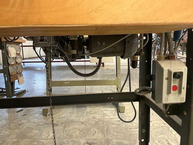 Juki z032 mb-373 knopen aanzet machine - afbeelding 6 van  9