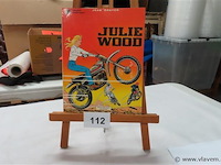 Julie wood - afbeelding 1 van  2