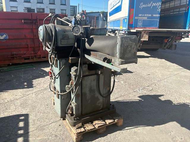 Jung rectifieuse - afbeelding 3 van  5