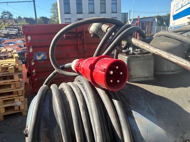 Jung rectifieuse - afbeelding 5 van  5