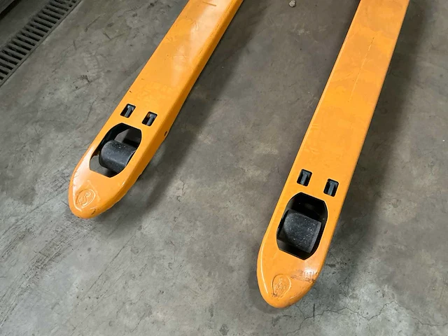 Jungheinrich 2200kg hand hydraulische palletwagen - afbeelding 5 van  8