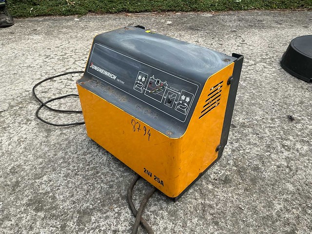 Jungheinrich e230 g 24/25 b-et lader voor elektrische pallettruck - afbeelding 1 van  4