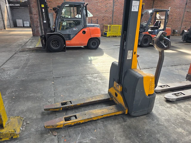 Jungheinrich emc 110 elektrische stapelaar 2004 - afbeelding 1 van  9