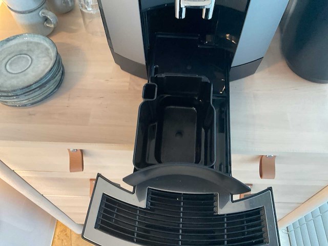 Jura we 8 volautomatische koffiemachine - afbeelding 3 van  7