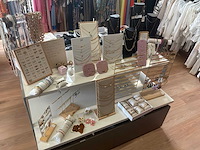 Juwelen, zonnebrillen, riemen, diverse andere accessoires - afbeelding 1 van  3