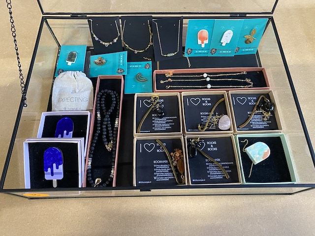 Juwelendoos - storage box met inhoud - afbeelding 1 van  3