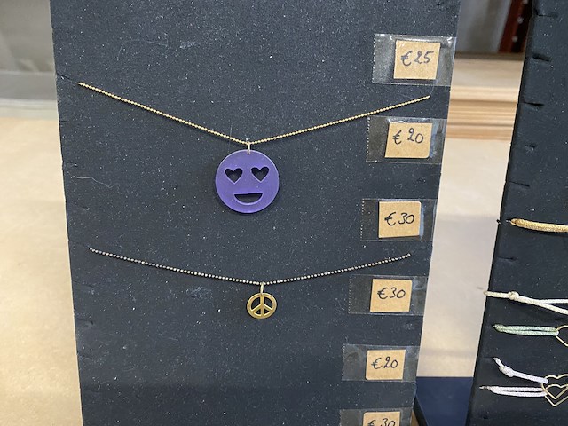 Juwelenhouders met inhoud - afbeelding 3 van  4