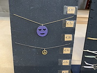 Juwelenhouders met inhoud - afbeelding 3 van  4