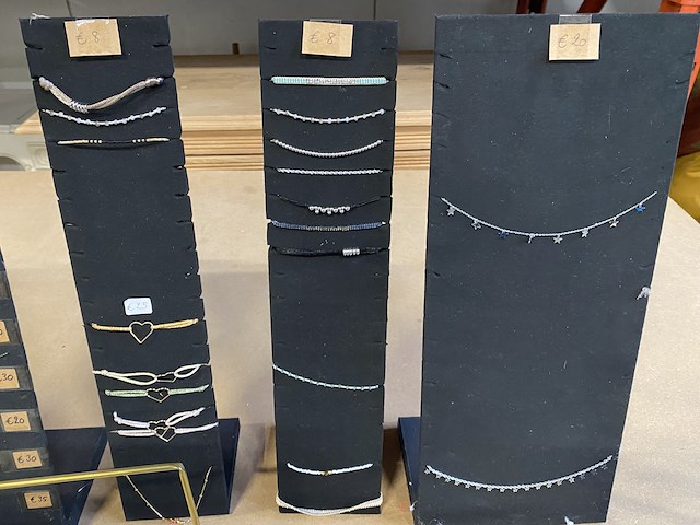 Juwelenhouders met inhoud - afbeelding 4 van  4